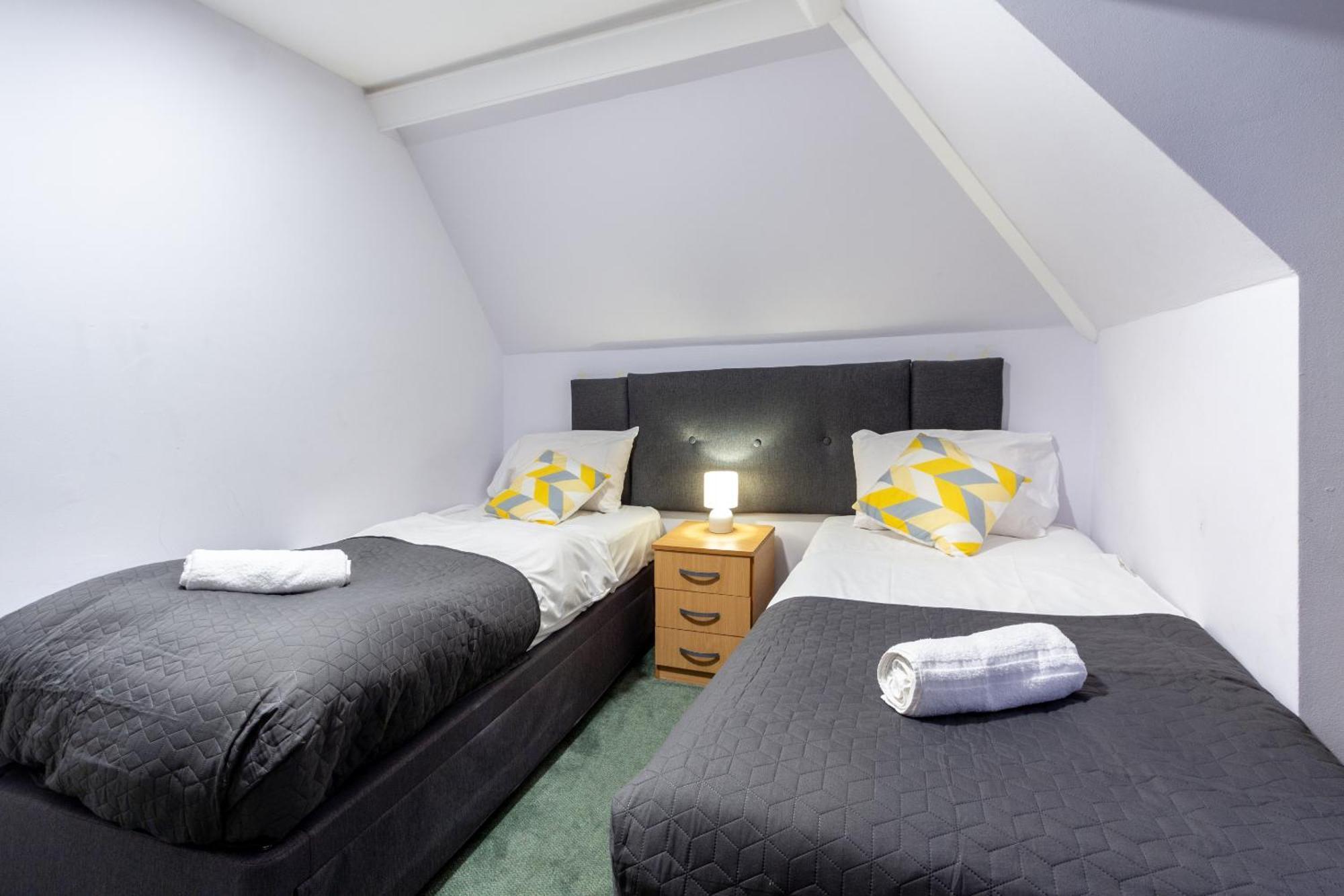 London Gatwick Inn Екстериор снимка