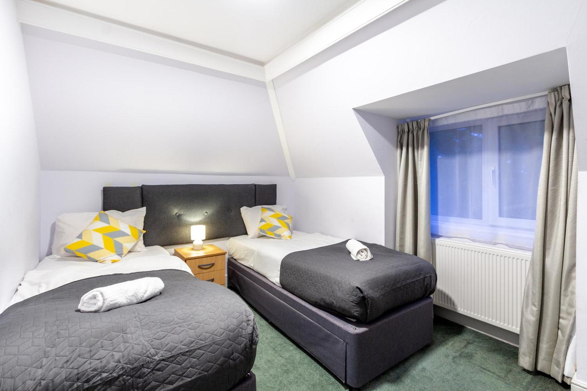 London Gatwick Inn Екстериор снимка
